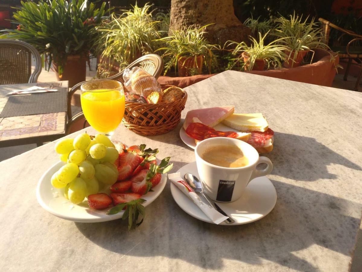 Hostal Corona Palma Kültér fotó